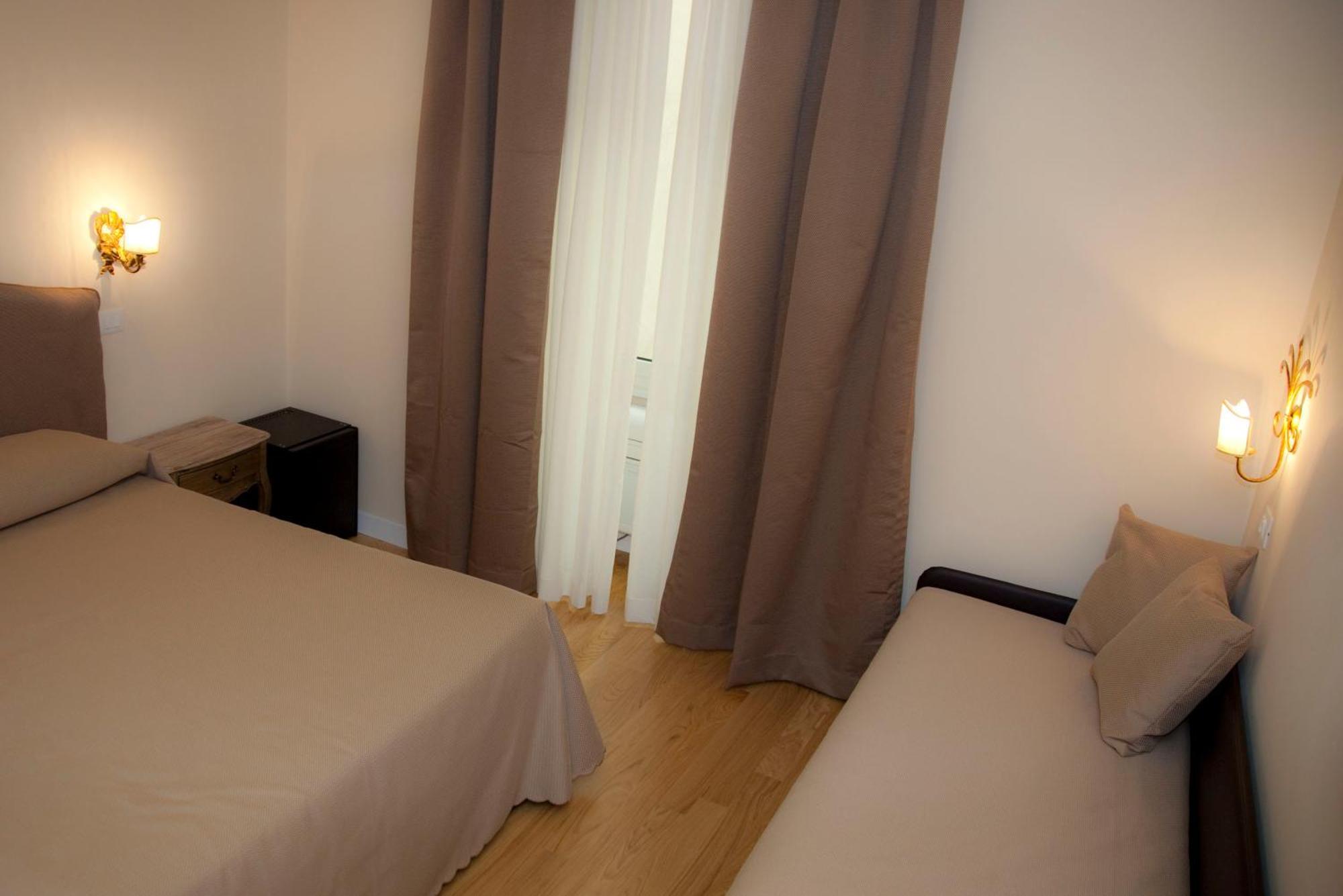 Residenza Dei Gracchi Hotel Rom Eksteriør billede
